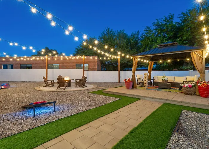 Casa Midtown Firepit Lounge