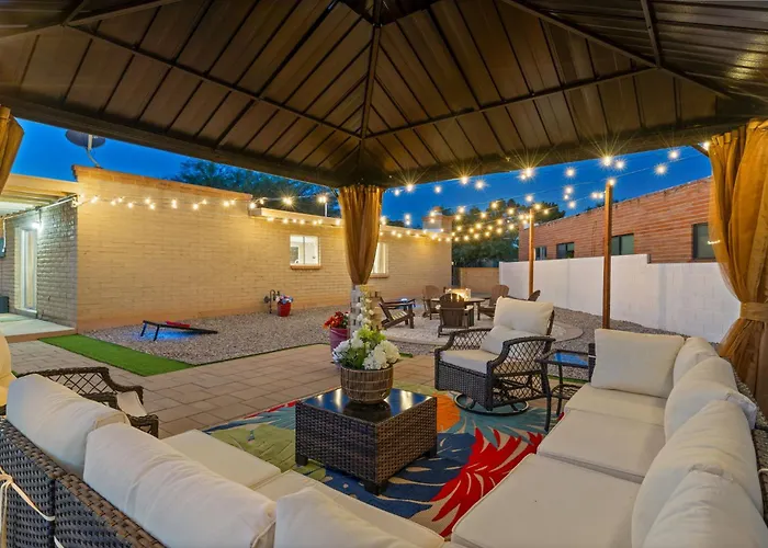 Casa Midtown Firepit Lounge *