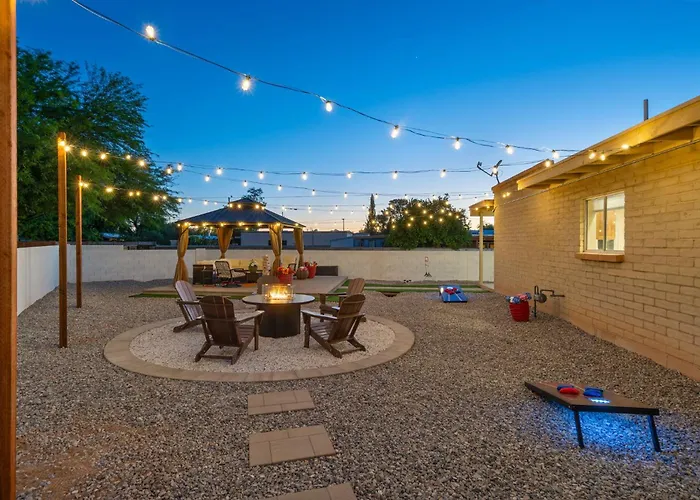 Casa Midtown Firepit Lounge *